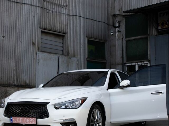 Белый Инфинити Q50, объемом двигателя 3 л и пробегом 111 тыс. км за 15100 $, фото 1 на Automoto.ua