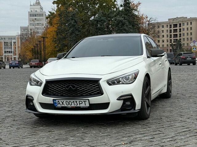 Белый Инфинити Q50, объемом двигателя 3 л и пробегом 76 тыс. км за 17800 $, фото 1 на Automoto.ua