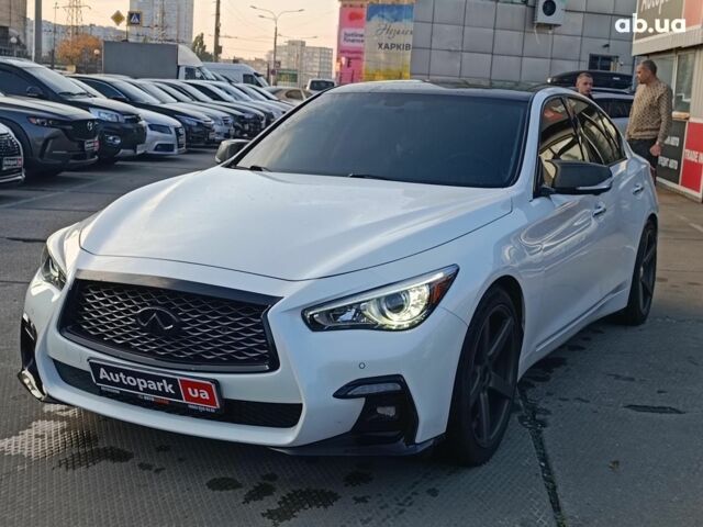 Белый Инфинити Q50, объемом двигателя 3 л и пробегом 71 тыс. км за 19490 $, фото 1 на Automoto.ua
