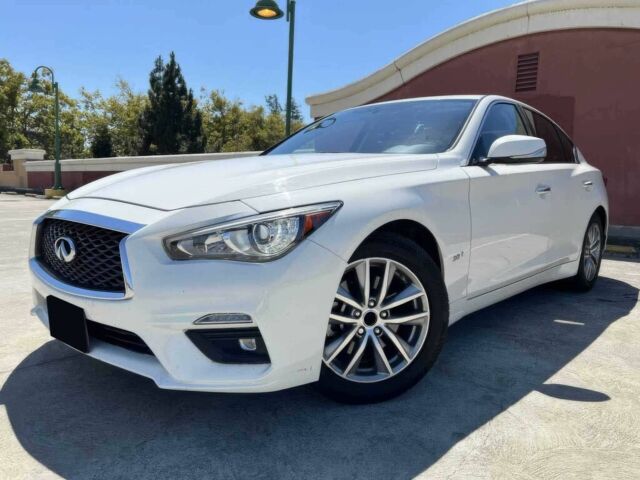 Белый Инфинити Q50, объемом двигателя 3 л и пробегом 28 тыс. км за 8500 $, фото 1 на Automoto.ua