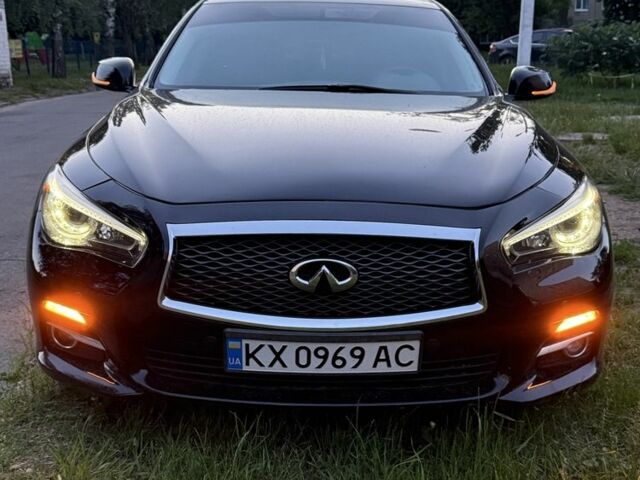 Черный Инфинити Q50, объемом двигателя 3.7 л и пробегом 180 тыс. км за 13024 $, фото 1 на Automoto.ua