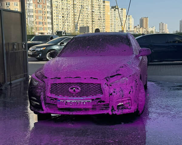 Чорний Інфініті Q50, об'ємом двигуна 2 л та пробігом 130 тис. км за 13700 $, фото 1 на Automoto.ua