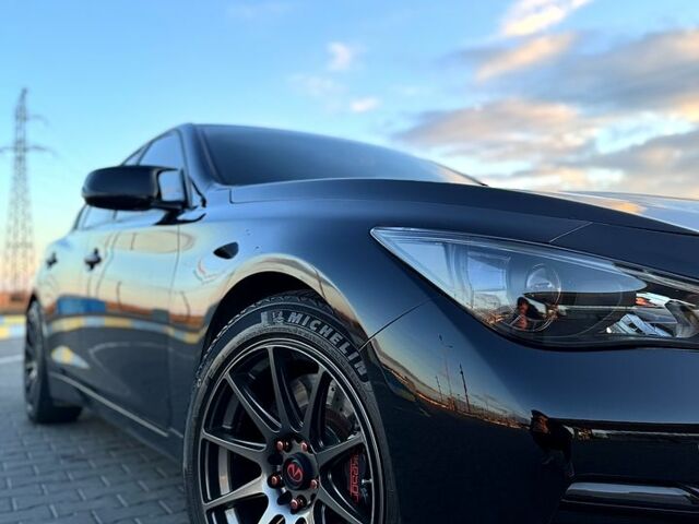 Чорний Інфініті Q50, об'ємом двигуна 3 л та пробігом 97 тис. км за 16200 $, фото 1 на Automoto.ua