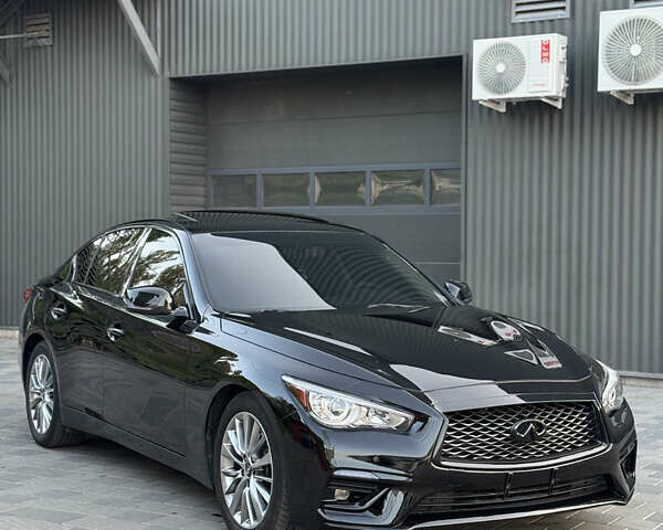 Чорний Інфініті Q50, об'ємом двигуна 3 л та пробігом 140 тис. км за 16000 $, фото 1 на Automoto.ua