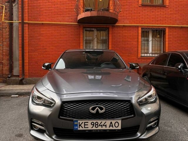 Серый Инфинити Q50, объемом двигателя 3 л и пробегом 133 тыс. км за 11990 $, фото 1 на Automoto.ua
