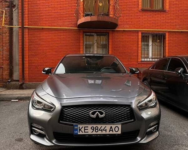Серый Инфинити Q50, объемом двигателя 3 л и пробегом 133 тыс. км за 14990 $, фото 1 на Automoto.ua