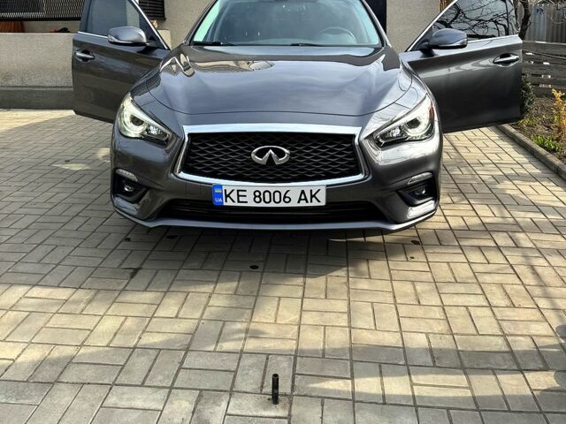 Серый Инфинити Q50, объемом двигателя 2 л и пробегом 136 тыс. км за 16500 $, фото 1 на Automoto.ua