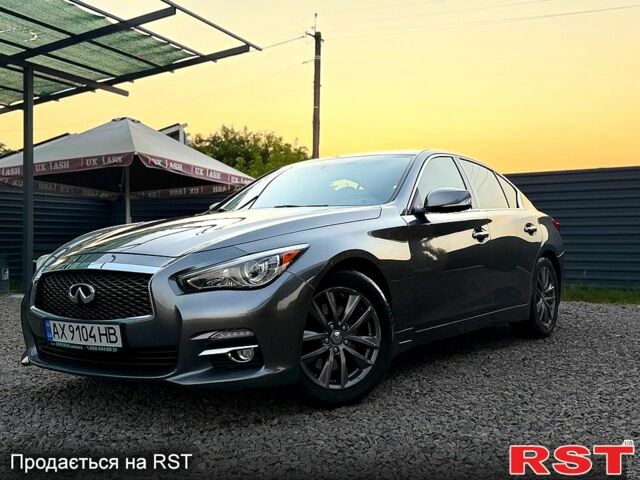 Сірий Інфініті Q50, об'ємом двигуна 3 л та пробігом 125 тис. км за 16000 $, фото 1 на Automoto.ua