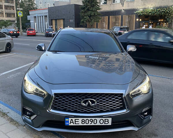 Серый Инфинити Q50, объемом двигателя 2 л и пробегом 145 тыс. км за 19000 $, фото 1 на Automoto.ua