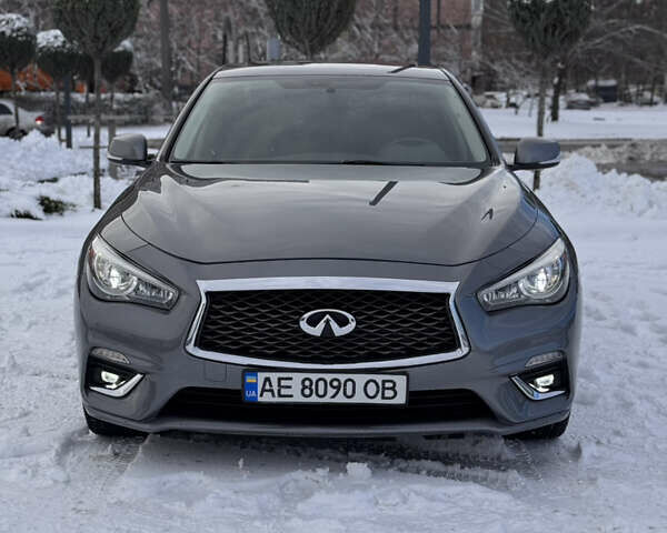 Сірий Інфініті Q50, об'ємом двигуна 1.99 л та пробігом 149 тис. км за 14400 $, фото 1 на Automoto.ua