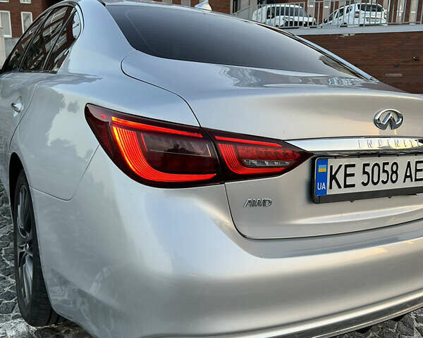 Сірий Інфініті Q50, об'ємом двигуна 3 л та пробігом 135 тис. км за 15500 $, фото 1 на Automoto.ua