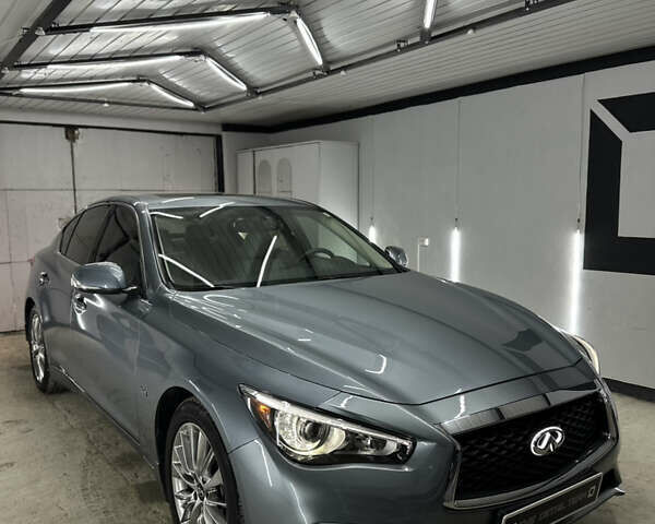 Серый Инфинити Q50, объемом двигателя 3 л и пробегом 49 тыс. км за 17500 $, фото 1 на Automoto.ua