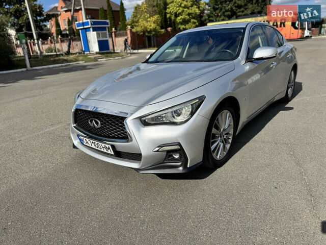 Серый Инфинити Q50, объемом двигателя 3 л и пробегом 93 тыс. км за 20000 $, фото 1 на Automoto.ua