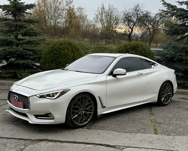 Белый Инфинити Q60, объемом двигателя 2 л и пробегом 163 тыс. км за 18750 $, фото 1 на Automoto.ua