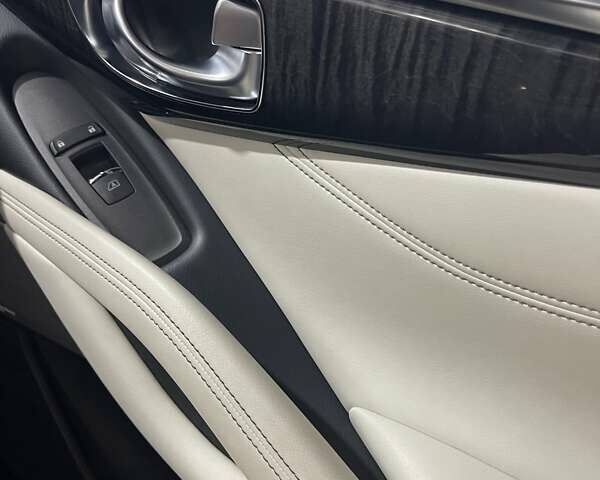 Серый Инфинити Q60, объемом двигателя 3 л и пробегом 45 тыс. км за 25000 $, фото 1 на Automoto.ua