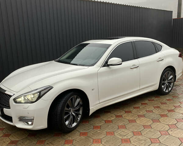 Белый Инфинити Q70, объемом двигателя 3.7 л и пробегом 178 тыс. км за 21000 $, фото 1 на Automoto.ua