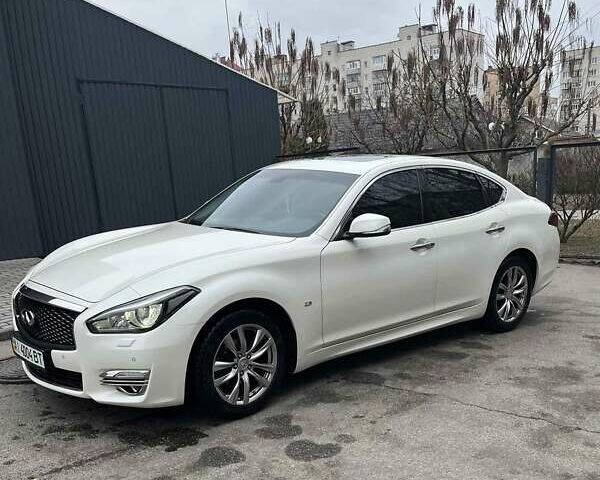 Белый Инфинити Q70, объемом двигателя 2.5 л и пробегом 68 тыс. км за 24000 $, фото 1 на Automoto.ua