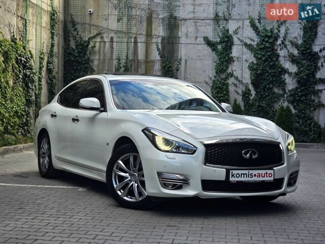 Білий Інфініті Q70, об'ємом двигуна 2.5 л та пробігом 212 тис. км за 13999 $, фото 1 на Automoto.ua