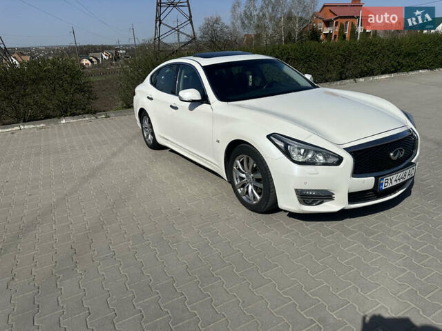 Белый Инфинити Q70, объемом двигателя 2.5 л и пробегом 210 тыс. км за 18000 $, фото 1 на Automoto.ua