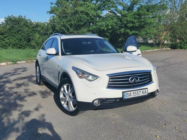 Білий Інфініті Q70, об'ємом двигуна 3 л та пробігом 230 тис. км за 19000 $, фото 1 на Automoto.ua