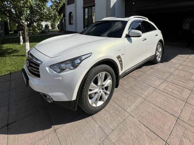 Белый Инфинити Q70, объемом двигателя 3.7 л и пробегом 120 тыс. км за 25777 $, фото 1 на Automoto.ua