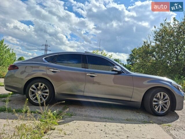 Сірий Інфініті Q70, об'ємом двигуна 2.5 л та пробігом 180 тис. км за 16900 $, фото 1 на Automoto.ua