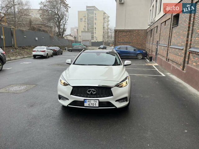 Білий Інфініті QX30, об'ємом двигуна 2 л та пробігом 49 тис. км за 17500 $, фото 1 на Automoto.ua