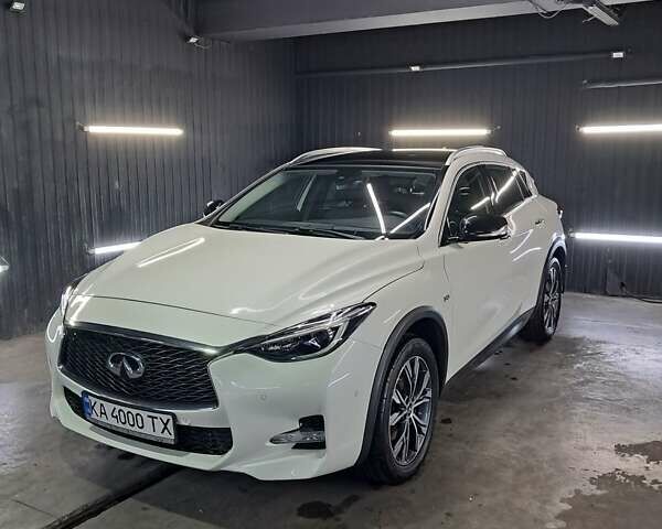 Белый Инфинити QX30, объемом двигателя 1.99 л и пробегом 144 тыс. км за 16400 $, фото 1 на Automoto.ua