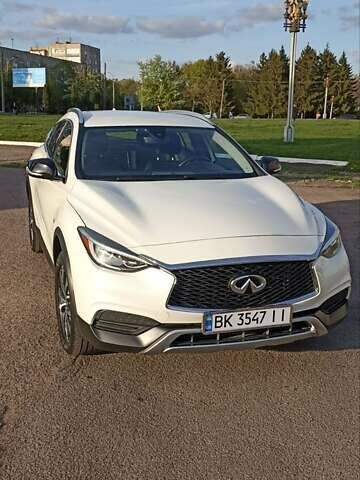 Білий Інфініті QX30, об'ємом двигуна 1.99 л та пробігом 77 тис. км за 17200 $, фото 1 на Automoto.ua