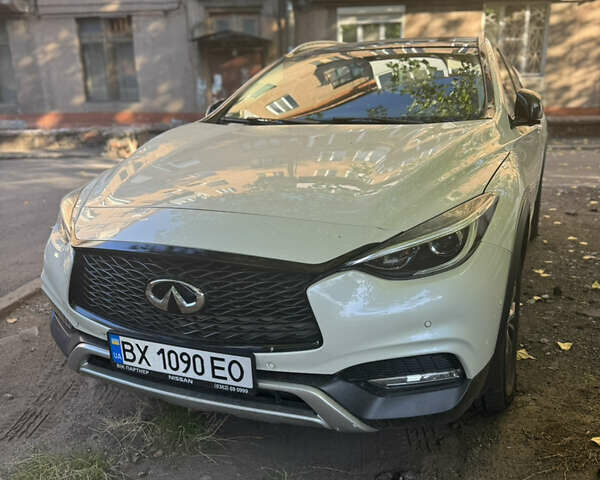 Белый Инфинити QX30, объемом двигателя 1.99 л и пробегом 125 тыс. км за 14950 $, фото 1 на Automoto.ua