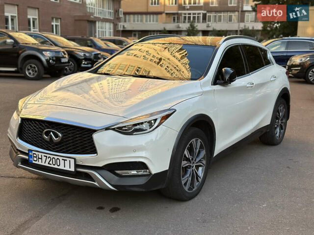 Белый Инфинити QX30, объемом двигателя 1.99 л и пробегом 74 тыс. км за 22800 $, фото 1 на Automoto.ua