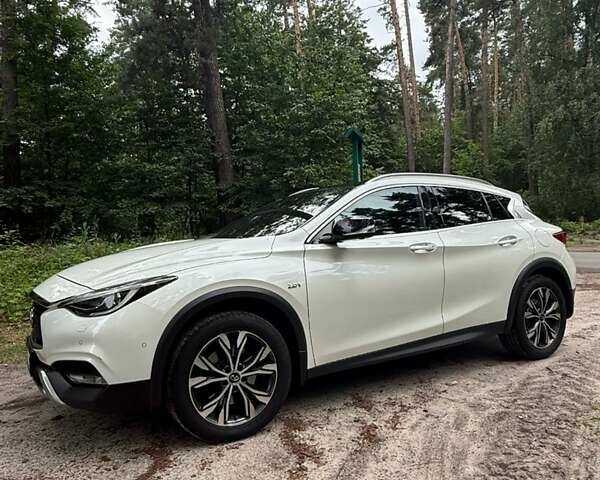 Білий Інфініті QX30, об'ємом двигуна 1.99 л та пробігом 113 тис. км за 19000 $, фото 1 на Automoto.ua