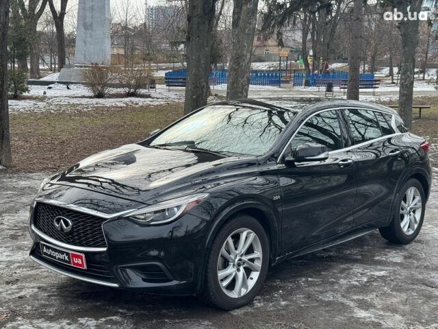 Черный Инфинити QX30, объемом двигателя 2 л и пробегом 92 тыс. км за 15890 $, фото 1 на Automoto.ua