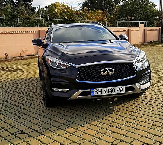 Черный Инфинити QX30, объемом двигателя 2 л и пробегом 165 тыс. км за 15000 $, фото 1 на Automoto.ua