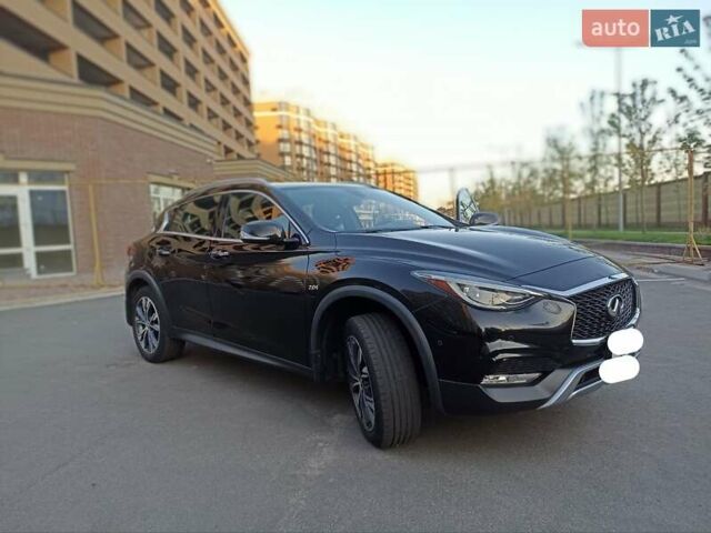 Чорний Інфініті QX30, об'ємом двигуна 2 л та пробігом 114 тис. км за 17500 $, фото 1 на Automoto.ua