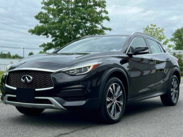 Чорний Інфініті QX30, об'ємом двигуна 2 л та пробігом 88 тис. км за 9000 $, фото 1 на Automoto.ua
