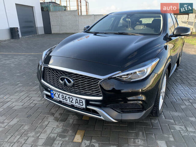 Черный Инфинити QX30, объемом двигателя 2 л и пробегом 153 тыс. км за 14999 $, фото 1 на Automoto.ua