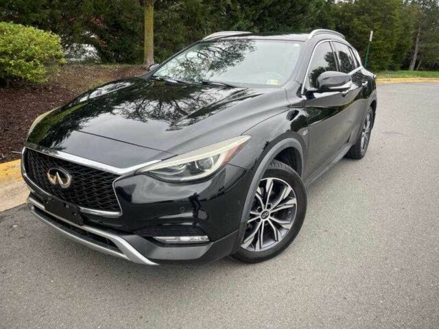Черный Инфинити QX30, объемом двигателя 2 л и пробегом 64 тыс. км за 3900 $, фото 1 на Automoto.ua