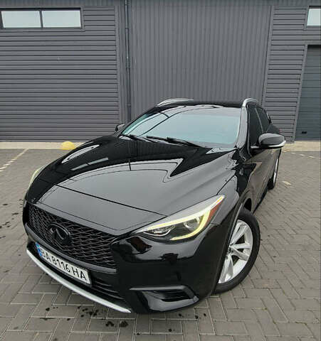 Черный Инфинити QX30, объемом двигателя 2 л и пробегом 80 тыс. км за 17000 $, фото 1 на Automoto.ua