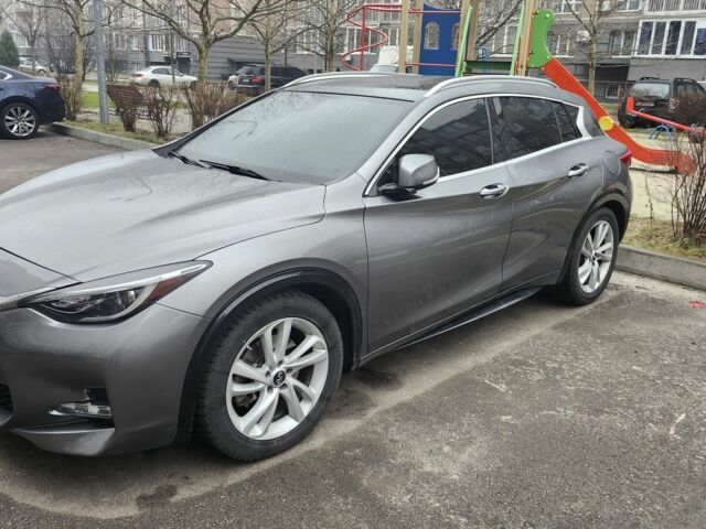 Серый Инфинити QX30, объемом двигателя 2 л и пробегом 103 тыс. км за 16750 $, фото 1 на Automoto.ua