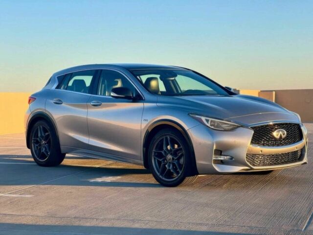 Сірий Інфініті QX30, об'ємом двигуна 2 л та пробігом 52 тис. км за 12000 $, фото 1 на Automoto.ua