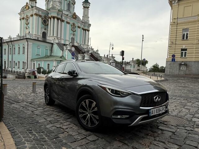 Серый Инфинити QX30, объемом двигателя 2 л и пробегом 98 тыс. км за 15400 $, фото 1 на Automoto.ua