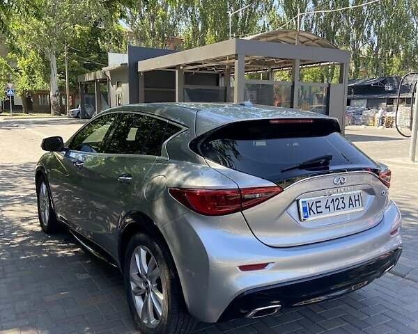 Сірий Інфініті QX30, об'ємом двигуна 1.99 л та пробігом 140 тис. км за 15500 $, фото 1 на Automoto.ua