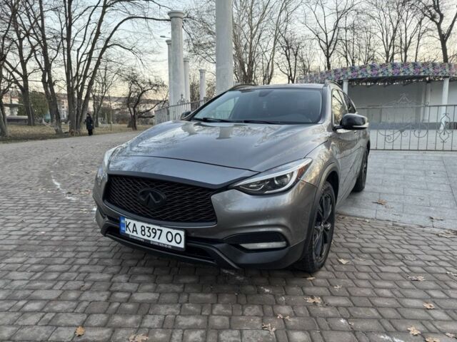 Серый Инфинити QX30, объемом двигателя 2 л и пробегом 230 тыс. км за 12000 $, фото 1 на Automoto.ua