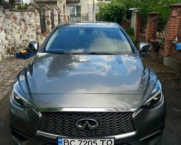 Серый Инфинити QX30, объемом двигателя 1.99 л и пробегом 56 тыс. км за 10000 $, фото 1 на Automoto.ua