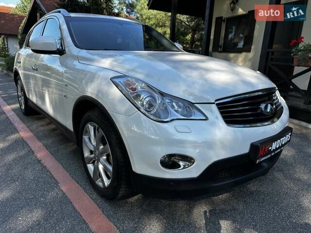 Білий Інфініті QX50, об'ємом двигуна 2.5 л та пробігом 86 тис. км за 16700 $, фото 1 на Automoto.ua