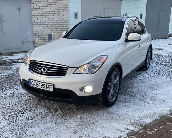 Білий Інфініті QX50, об'ємом двигуна 3.7 л та пробігом 188 тис. км за 13800 $, фото 1 на Automoto.ua
