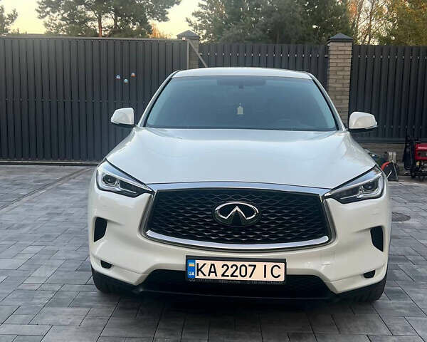Білий Інфініті QX50, об'ємом двигуна 2 л та пробігом 82 тис. км за 31000 $, фото 1 на Automoto.ua