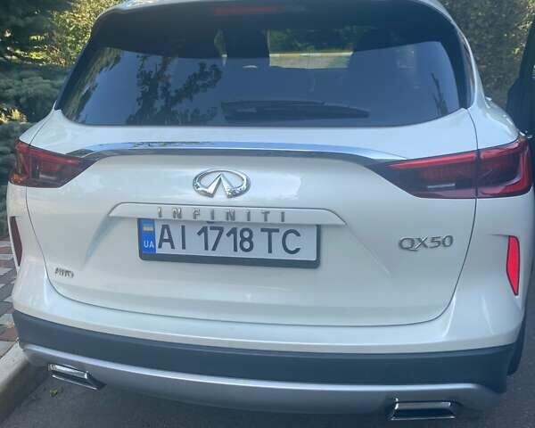 Білий Інфініті QX50, об'ємом двигуна 2 л та пробігом 101 тис. км за 27200 $, фото 1 на Automoto.ua
