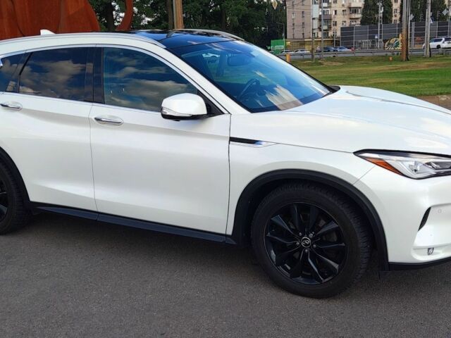 Белый Инфинити QX50, объемом двигателя 2 л и пробегом 86 тыс. км за 25300 $, фото 1 на Automoto.ua